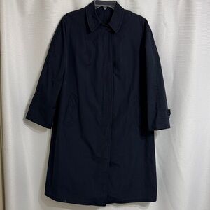 Vtg London Fog Navy Women's rain coat. Size is missing. L.  SEE MEASUREMENTS